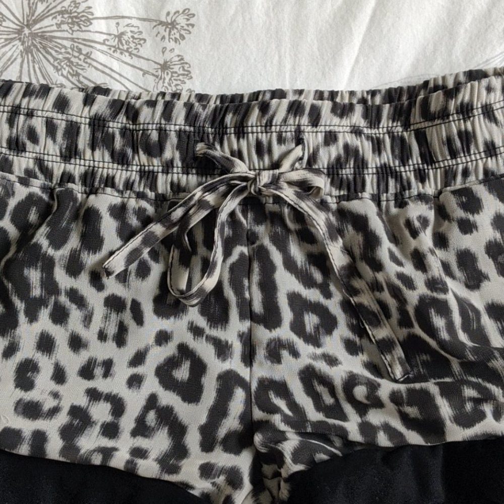 Leopard Print Short - Picture 3 of 4